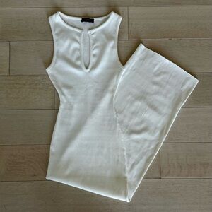 Elegant White Sleeveless Dress